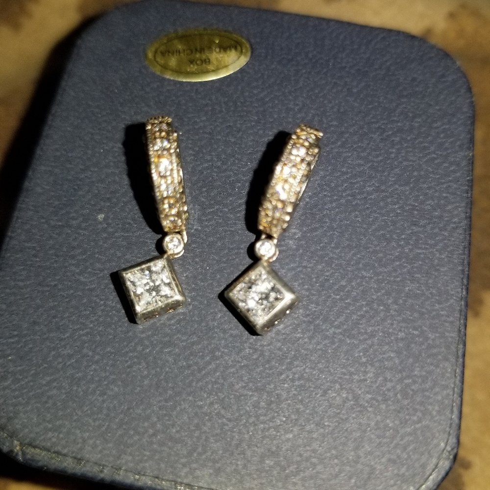 Beautiful .925 drop CZs Earrings
